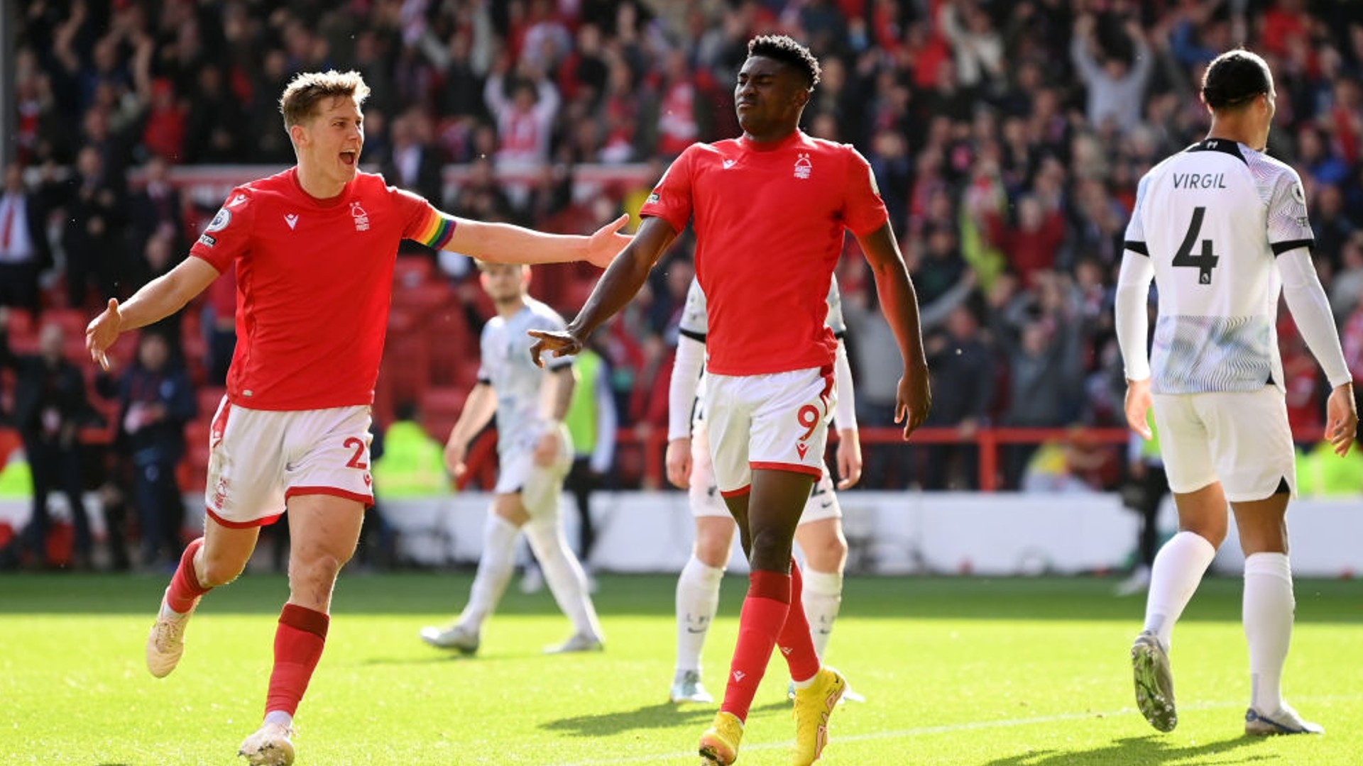 攻中占据主 攻中占据主